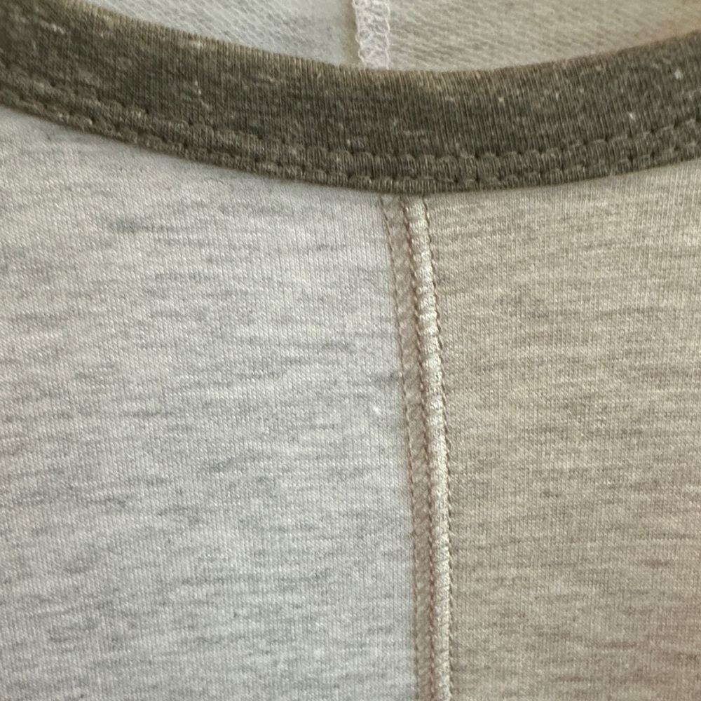Staccato Women's Gray and Olive Top - Picture 5 of 7